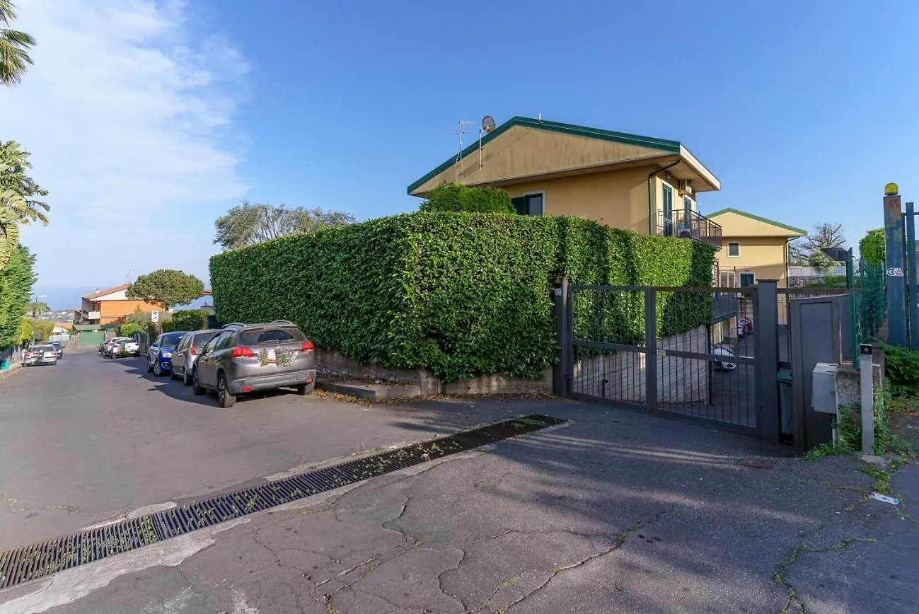 Little Rose Garden Apartment Aci Catena