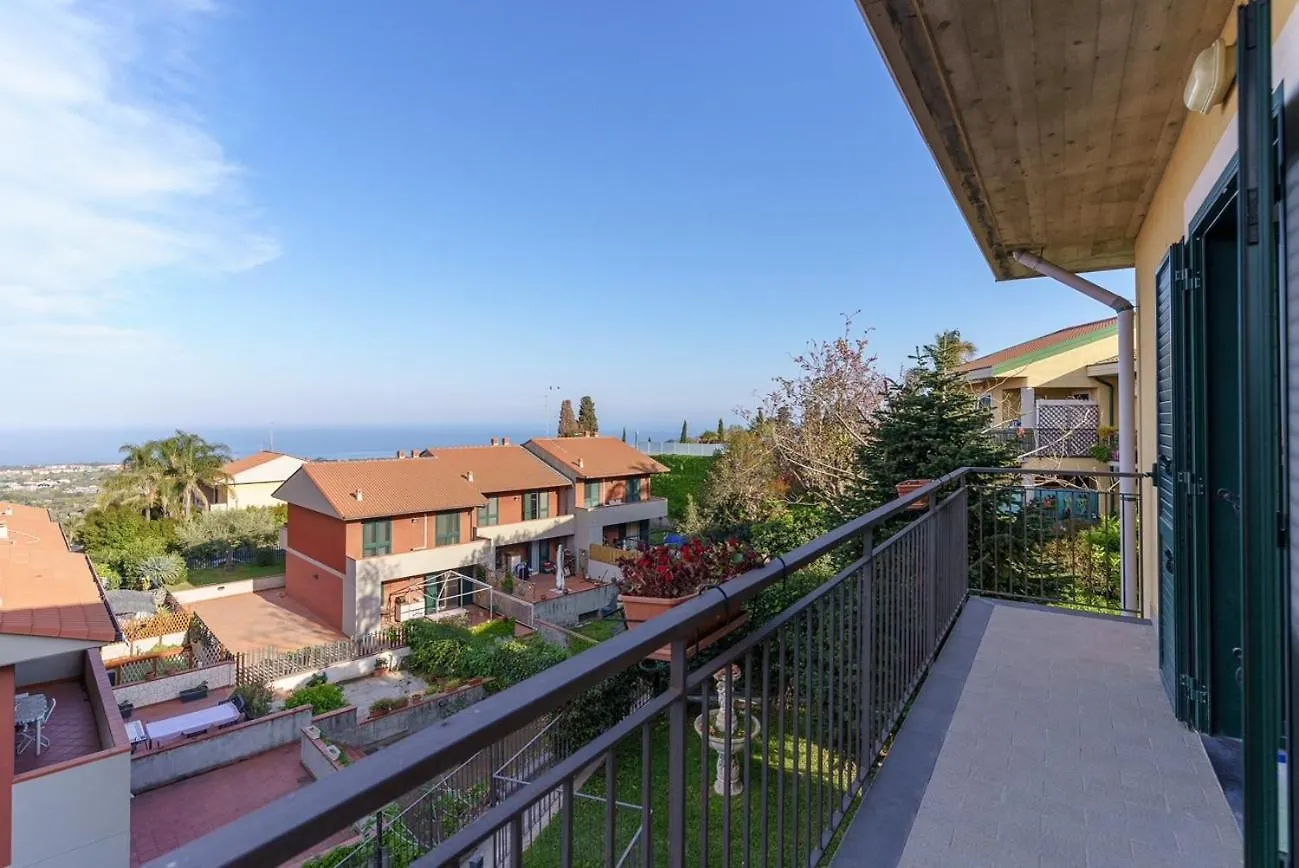 Little Rose Garden Apartment Aci Catena Italy
