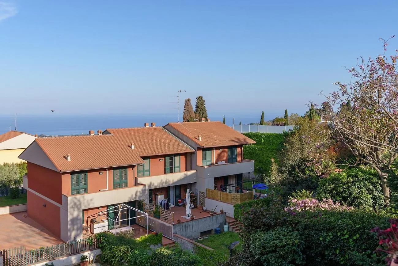 Little Rose Garden Apartment Aci Catena Italy
